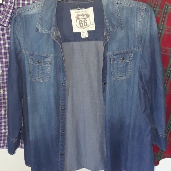 Longsleeve button down shirt bundle of 3. - Picture 4 of 6